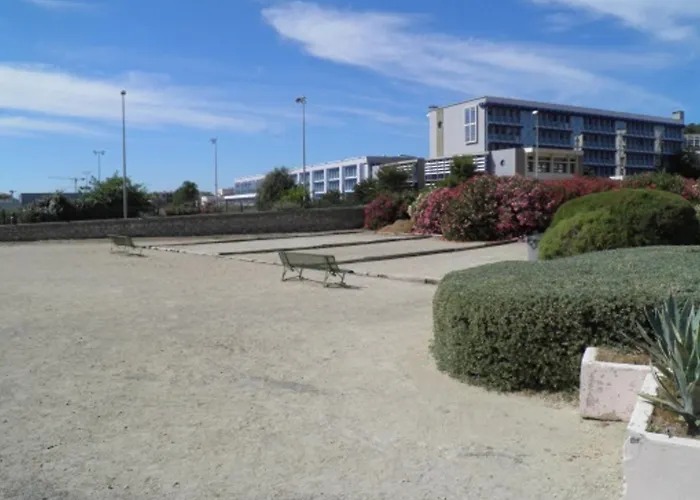 2p à Avec Piscine, Clim, Parking Et Proche Plages - Fr-1-338-556